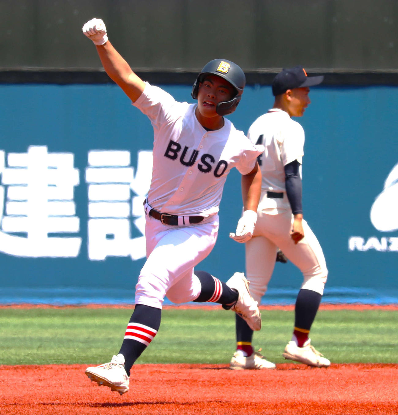 武相対向上　4回に勝ち越しソロを放った武相・金城（撮影・佐瀬百合子）