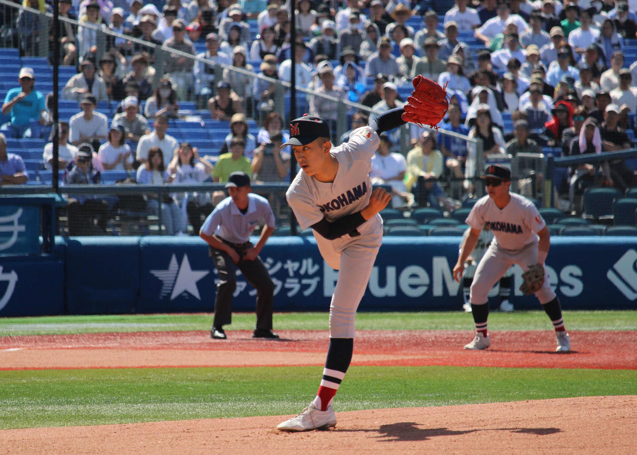 大一番で先発した横浜の1年生右腕・織田（撮影・金子真仁）