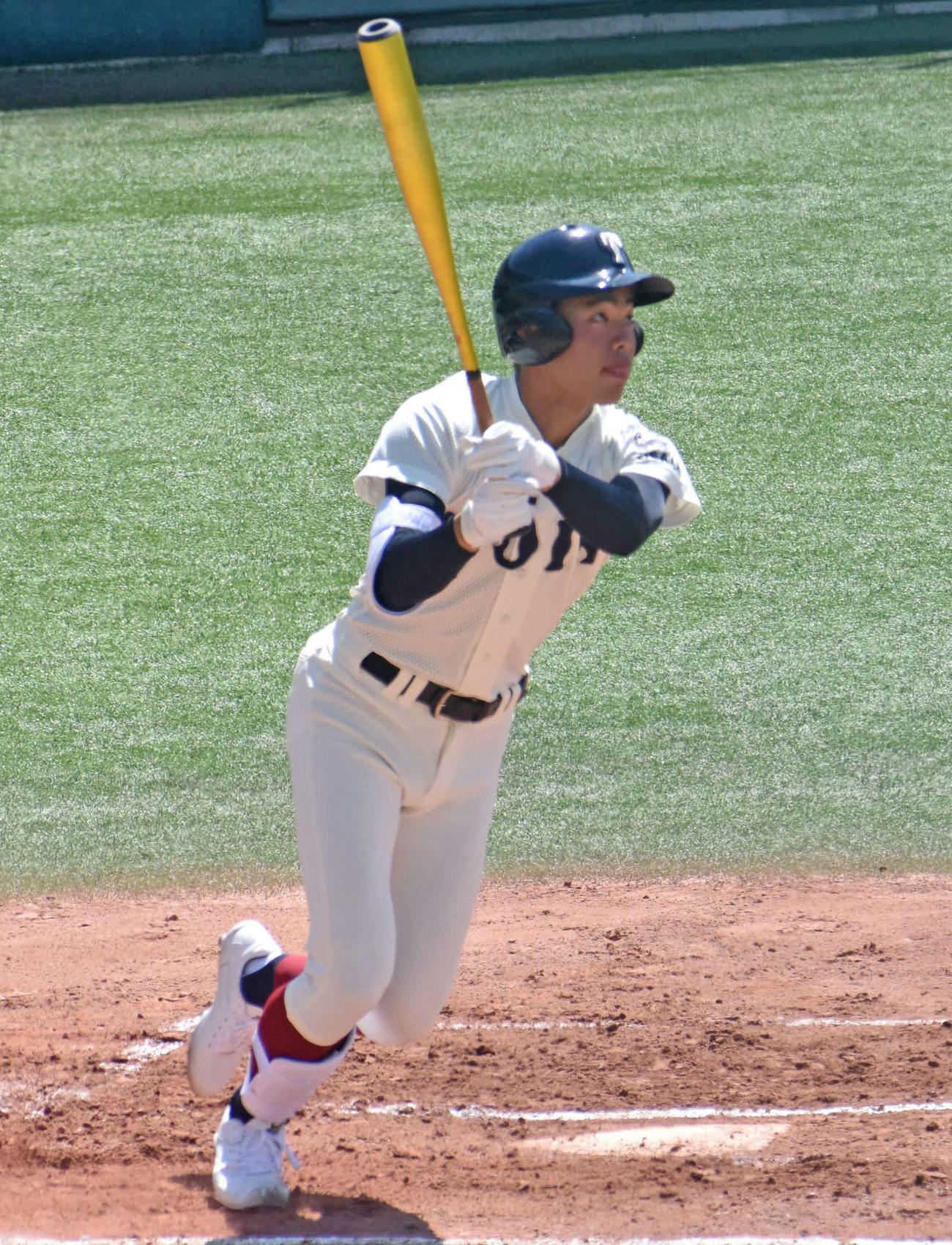 1回裏1死二塁から右越えの先制2ランを放った大阪桐蔭・境（撮影・古財稜明）