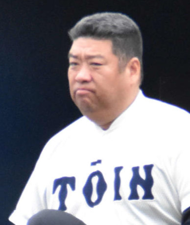 大院大高に敗れ、厳しい表情をみせる大阪桐蔭・西谷監督（撮影・古財稜明）