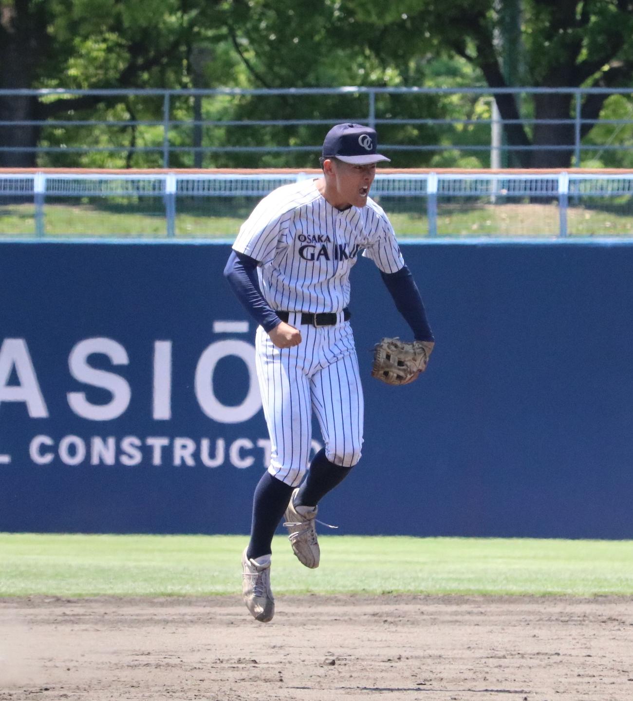 大院大高対大商大高　決勝進出を決めてガッツポーズする大院大高・今坂（撮影・林亮佑）