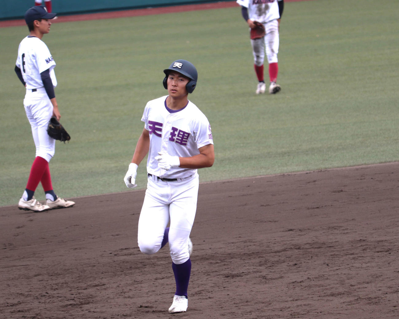 橿原対天理　2本の本塁打を放った天理・大谷汰一