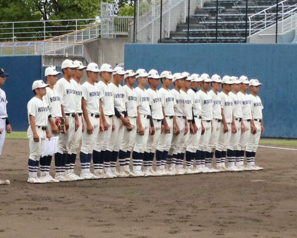 大院大高対興国　準優勝だった興国ナイン（撮影・林亮佑）