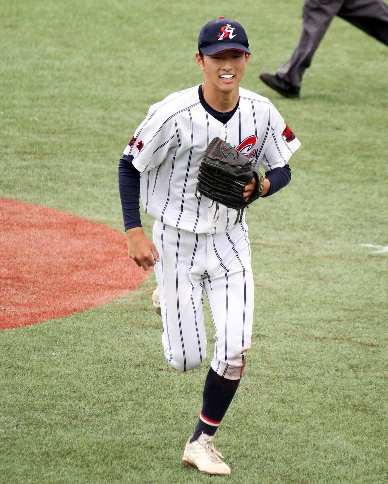 柴田対石巻工　4回を無失点で抑え、笑顔でベンチに戻る柴田・阿部（撮影・木村有優）
