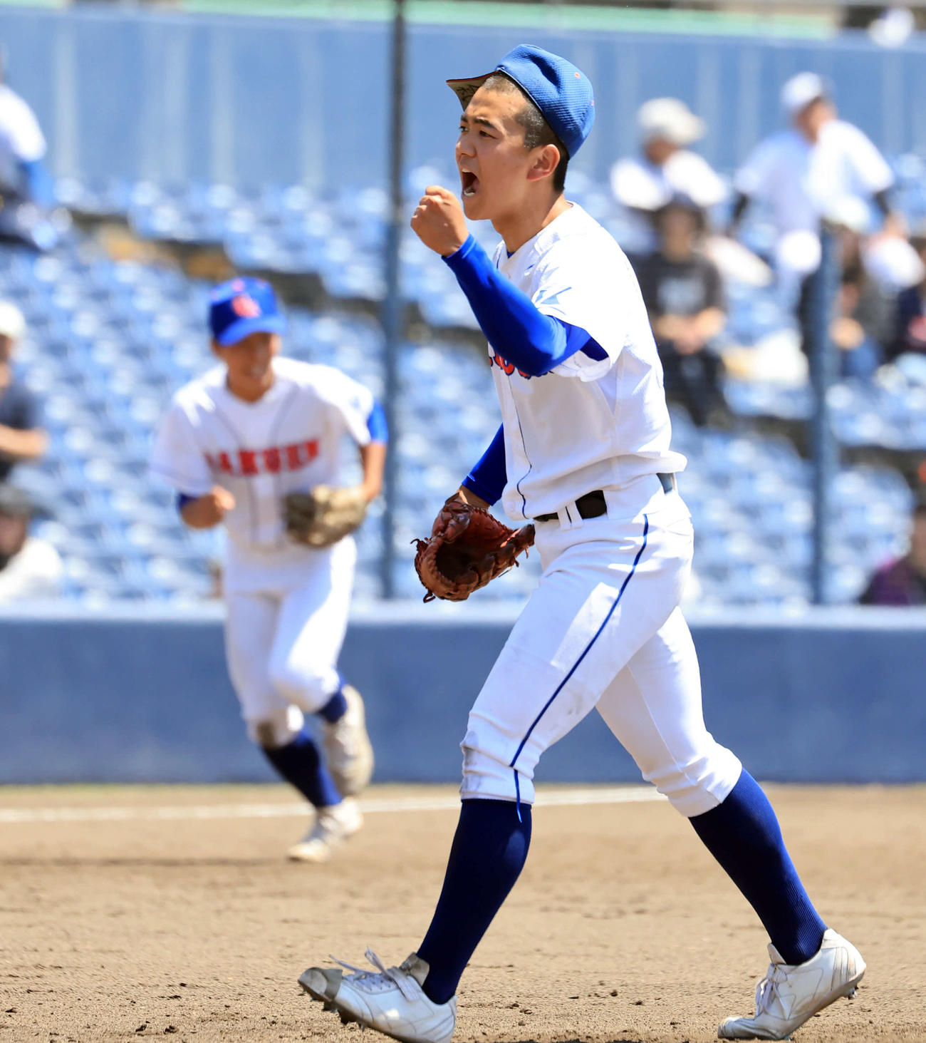 鹿島学園対樹徳　3回裏樹徳の攻撃を抑えガッツポーズする須藤（撮で影・浅見桂子）