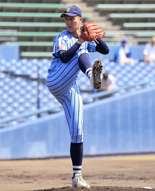 東海大相模対専大松戸　力投する東海大相模先発の藤田（撮影・浅見桂子）