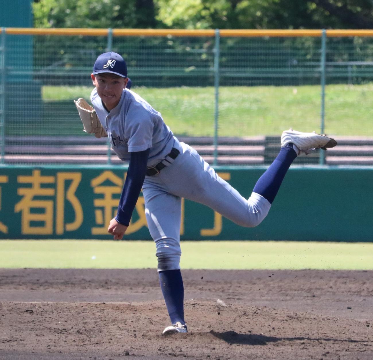 京都外大西対龍谷大平安　京都外大西先発の田中遥音投手（3年）（撮影・林亮佑）