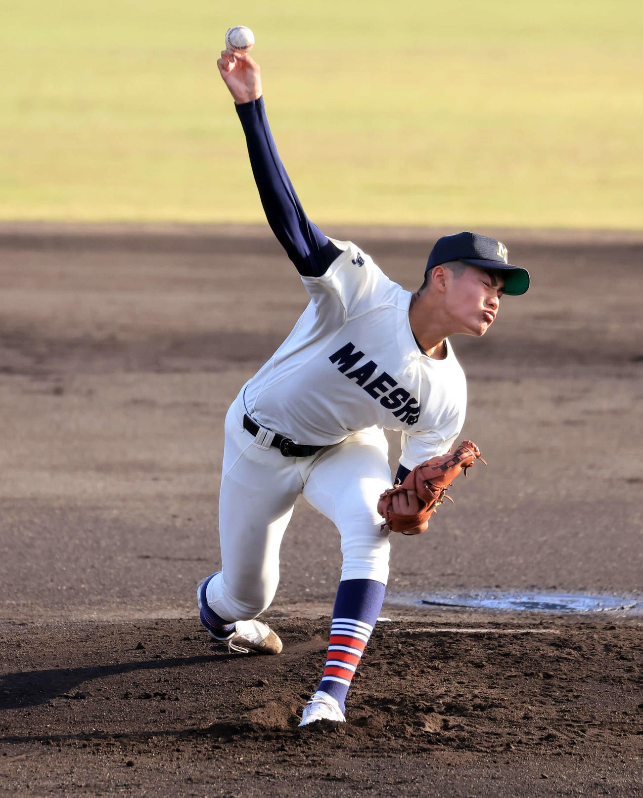 前橋商対白鴎大足利　力投する前橋商・清水（撮影・浅見桂子）