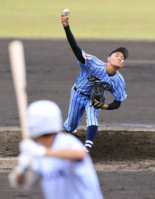 白鴎大足利対東海大相模　力投する東海大相模の福田（撮影・浅見桂子）