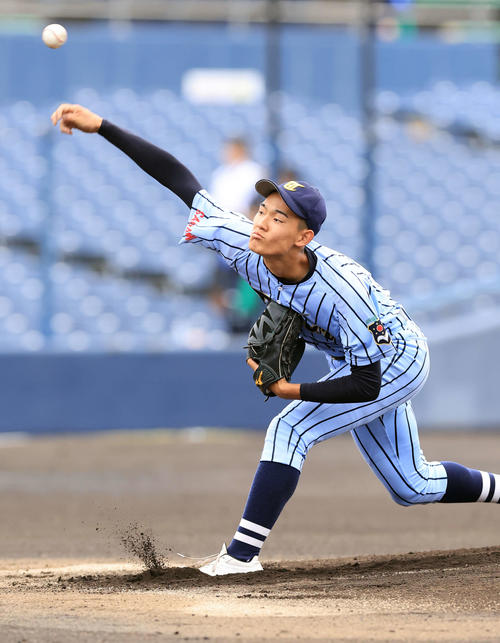 白鴎大足利対東海大相模　力投する東海大相模の福田（撮影・浅見桂子）