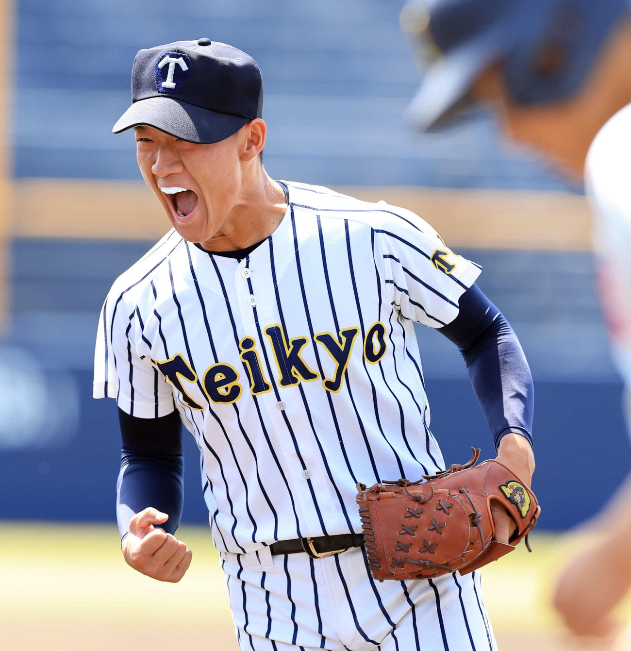 花咲徳栄対帝京　1回表花咲徳栄2死満塁、更科を投手ゴロに仕留めた村松は雄たけびを上げてガッツポーズ（撮影・浅見桂子）