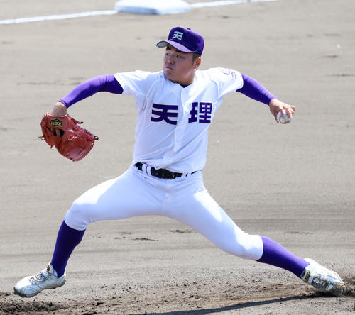 天理対社　天理先発の麻田（撮影・上山淳一）