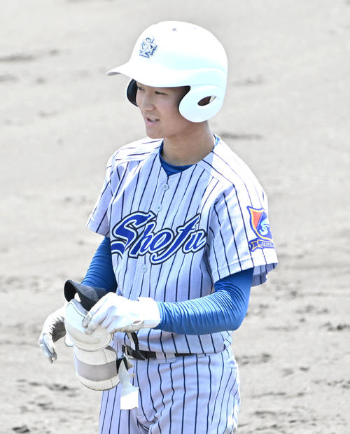 大院対須磨　5回裏須磨1死二、三塁、堀航太は先制の右適時打を放つ（撮影・石井愛子）