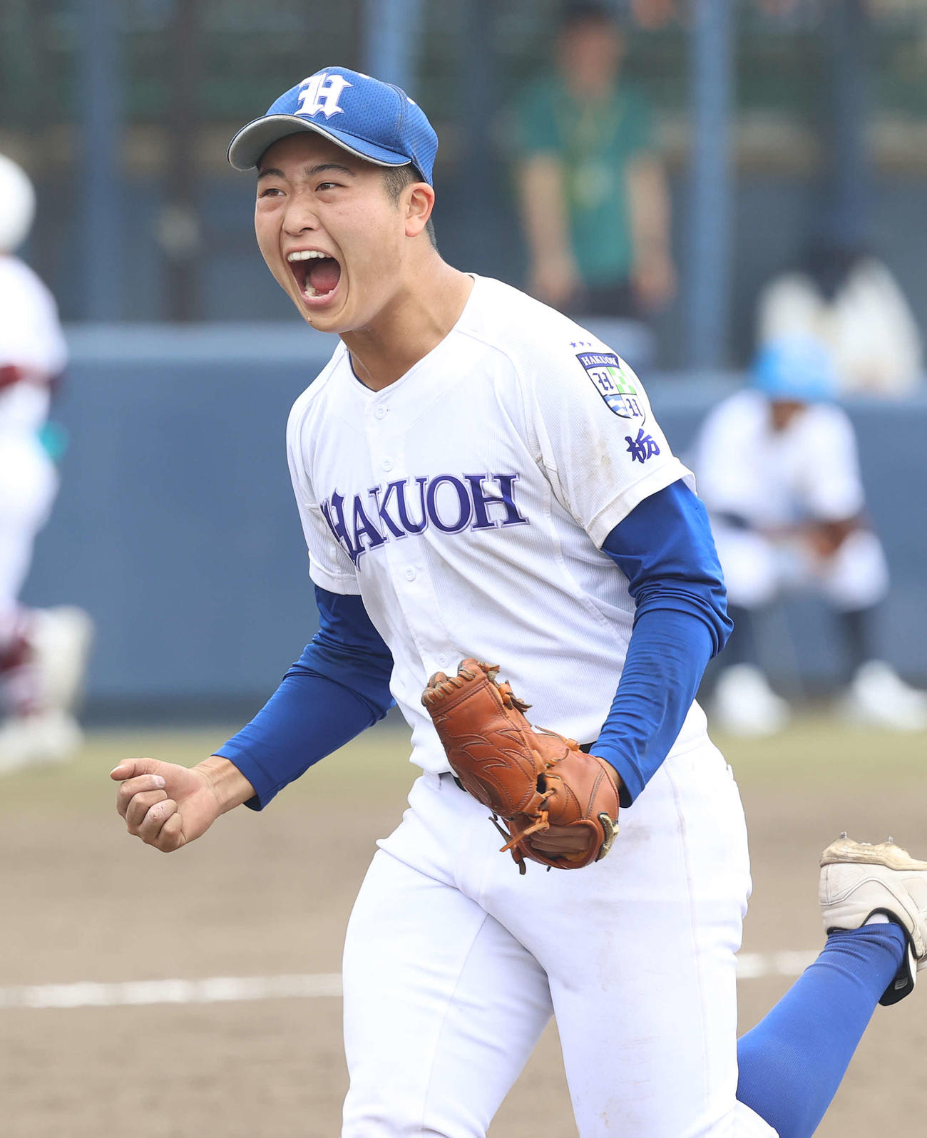 常総学院対白鴎大足利　9回表常総学院2死二、三塁、小林を空振り三振に仕留め雄たけびを上げながら引き揚げる野沢（撮影・河野匠）