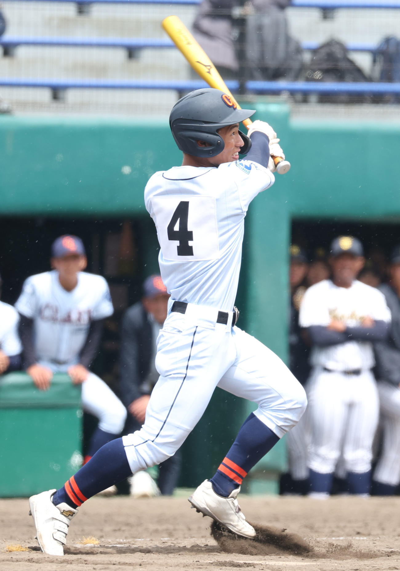 遠軽対クラーク　11回裏クラーク1死二、三塁、山田はサヨナラとなる左犠飛を放つ（撮影・佐藤翔太）