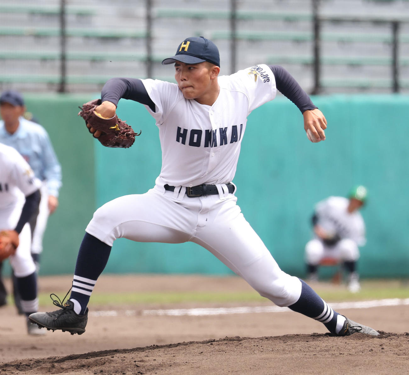 クラーク対北海　力投する北海の浅水（撮影・佐藤翔太）