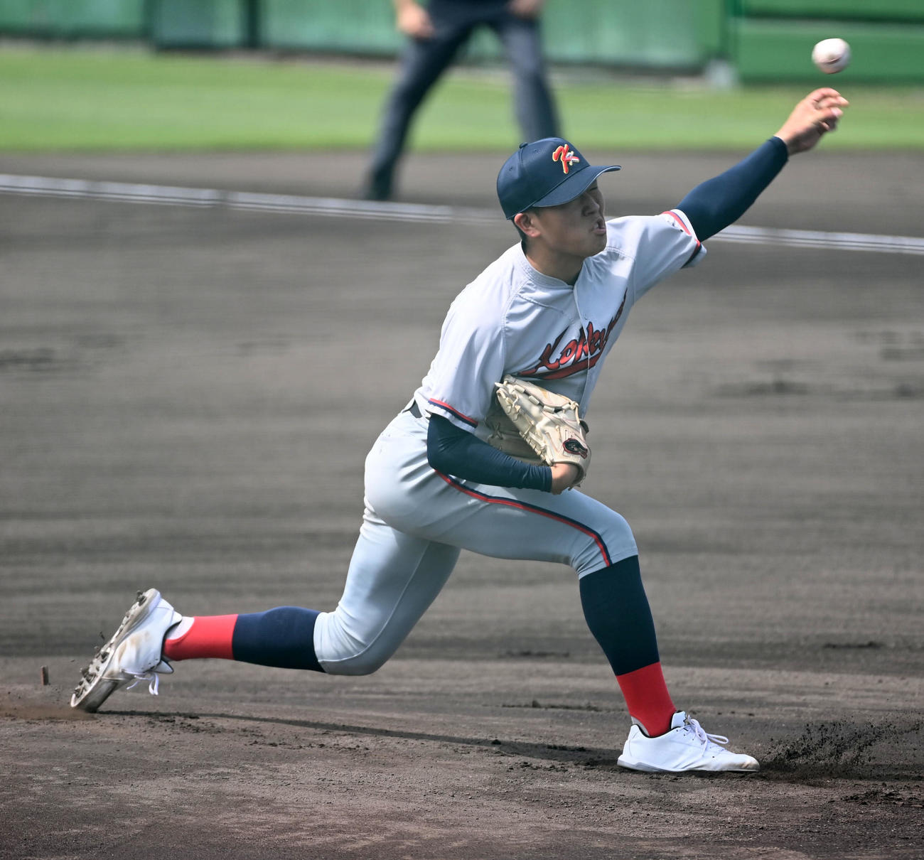 天理対京都国際　京都国際先発の中崎（撮影・前岡正明）