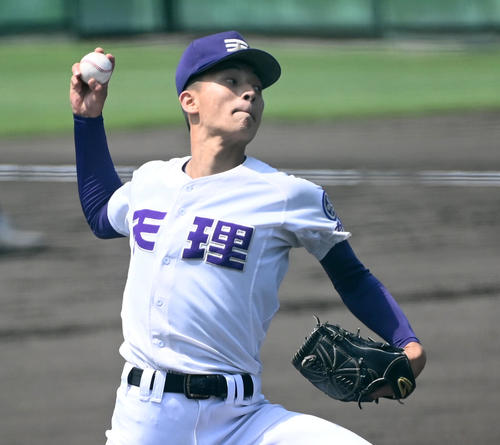 天理対京都国際　天理先発の下坊（撮影・前岡正明）