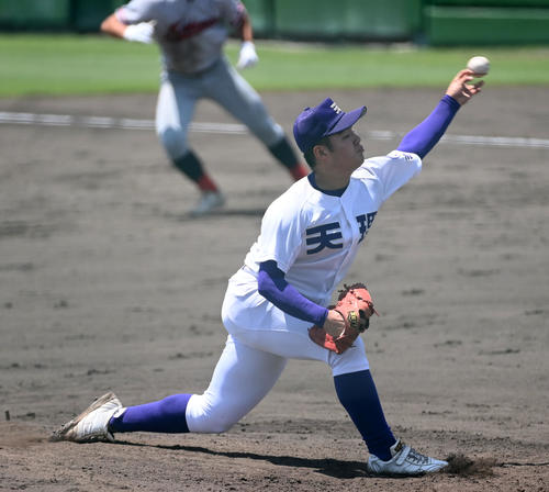 天理対京都国際　天理2番手の麻田（撮影・前岡正明）