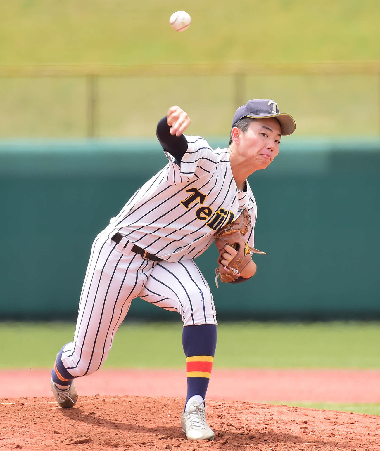 帝京長岡対東京都市大塩尻　力投する帝京長岡先発の小林