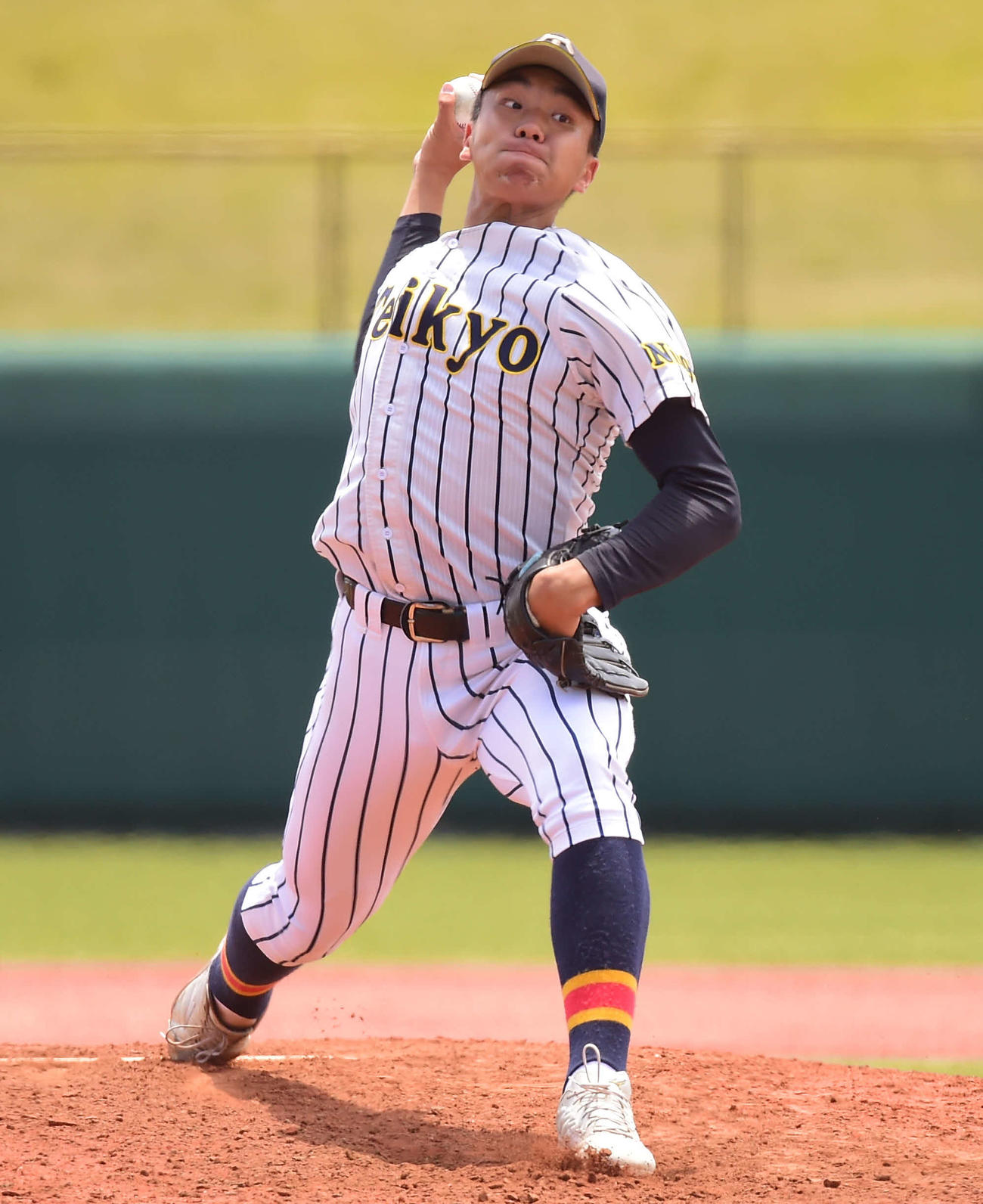 帝京長岡対東京都市大塩尻　力投する帝京長岡2番手の茨木