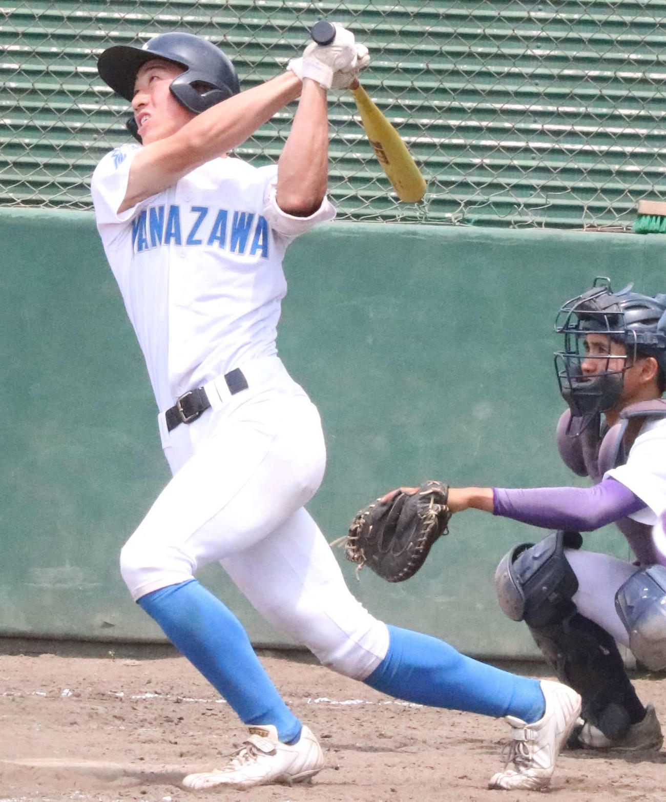 東播磨との練習試合で中犠飛を放った金沢の斎藤大翔