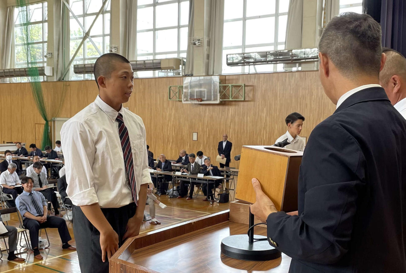 北海学園札幌の吉永主将は組み合わせ抽選に臨む（撮影・中島洋尚）