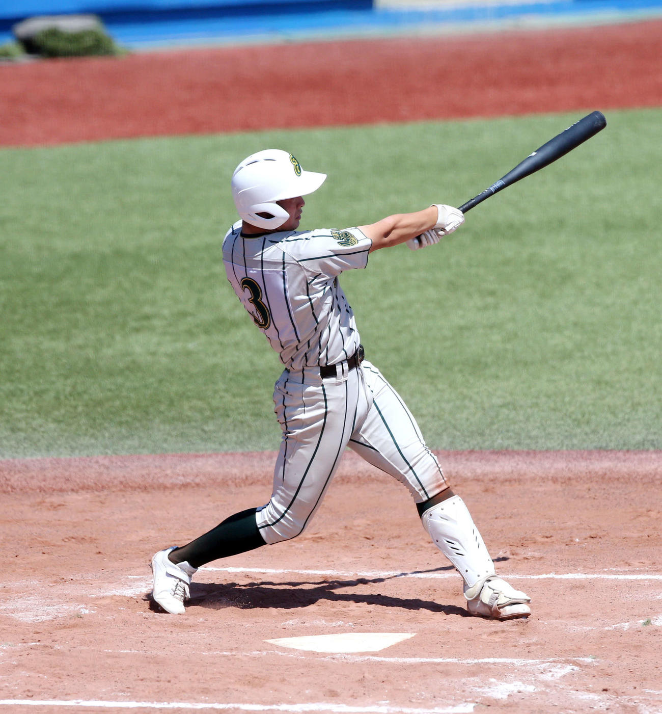 聖和学園戦の7回、2打席連続本塁打放つ鶴岡東・日下（撮影・木村有優）