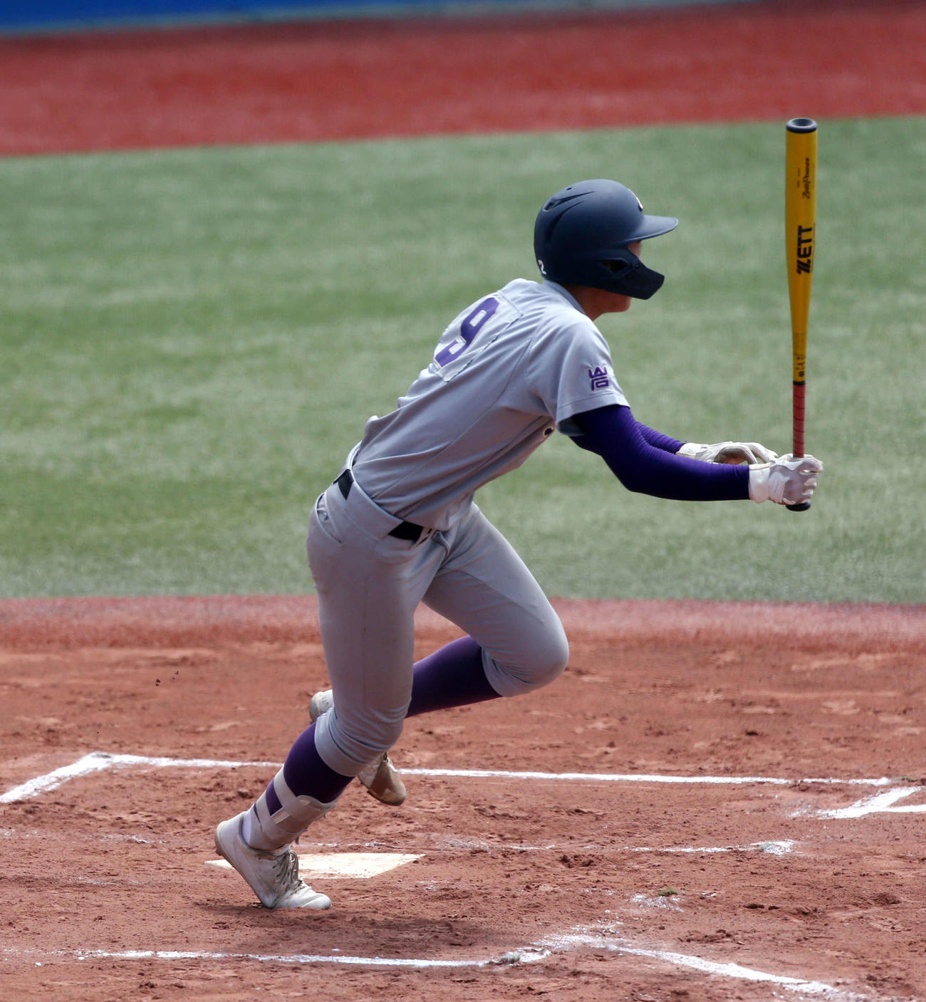 秋田商対花巻東　1回裏花巻東1死三塁、左越え適時三塁打を放つ藤原（撮影・木村有優）