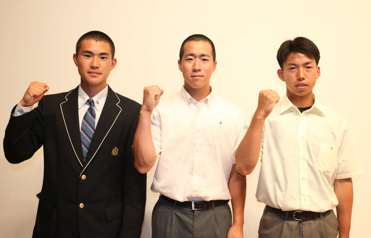 茨城大会抽選会に出席した、左から鹿島学園・清水、常総学院・若林、土浦日大・中本（撮影・野見山拓樹）