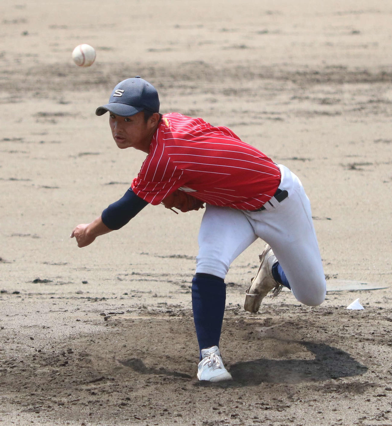 滋賀学園対大谷　第1試合で先発し1失点完投の投球を見せた滋賀学園・高橋