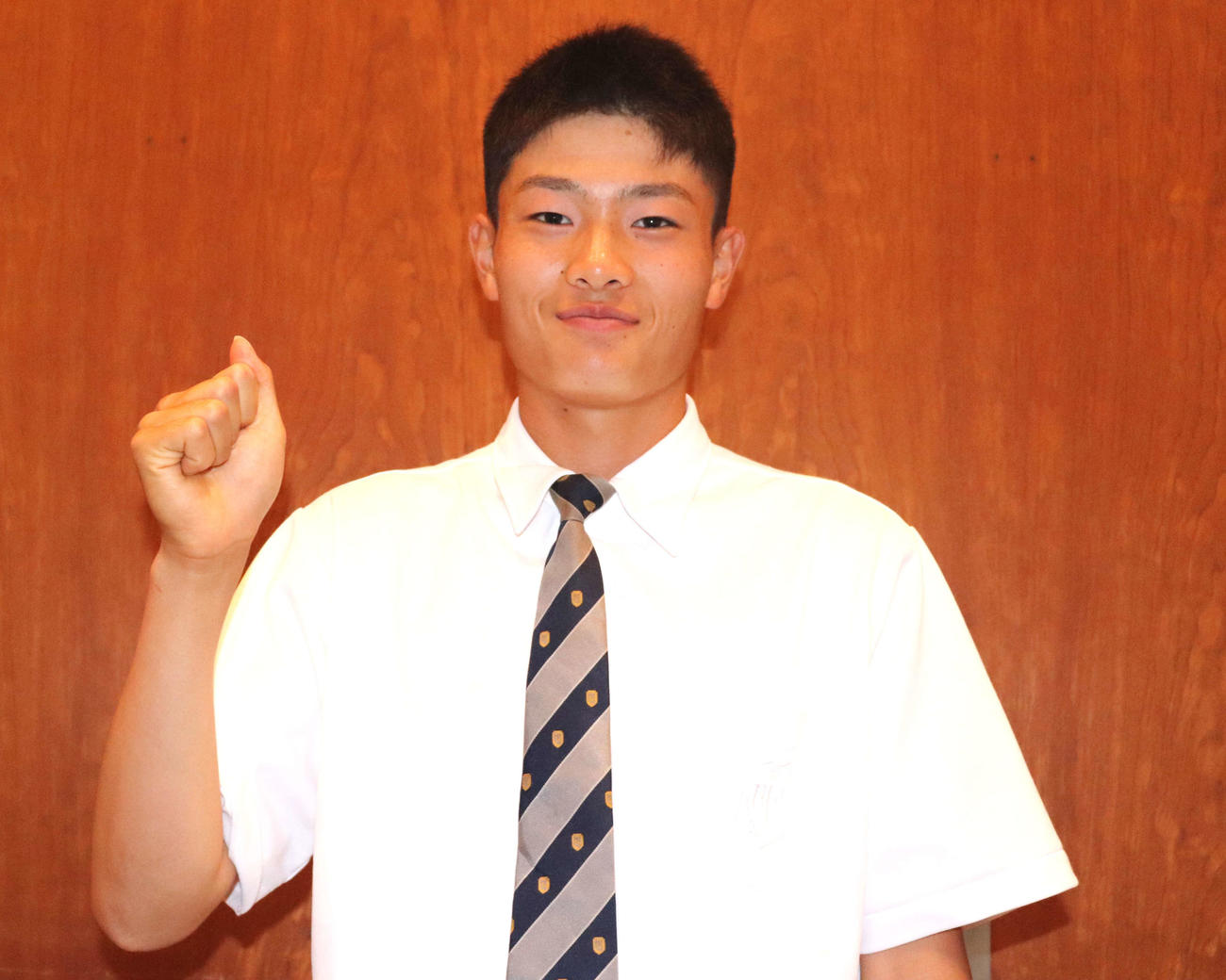 抽選会に出席した、奈良大付・村井主将（撮影・中島麗）