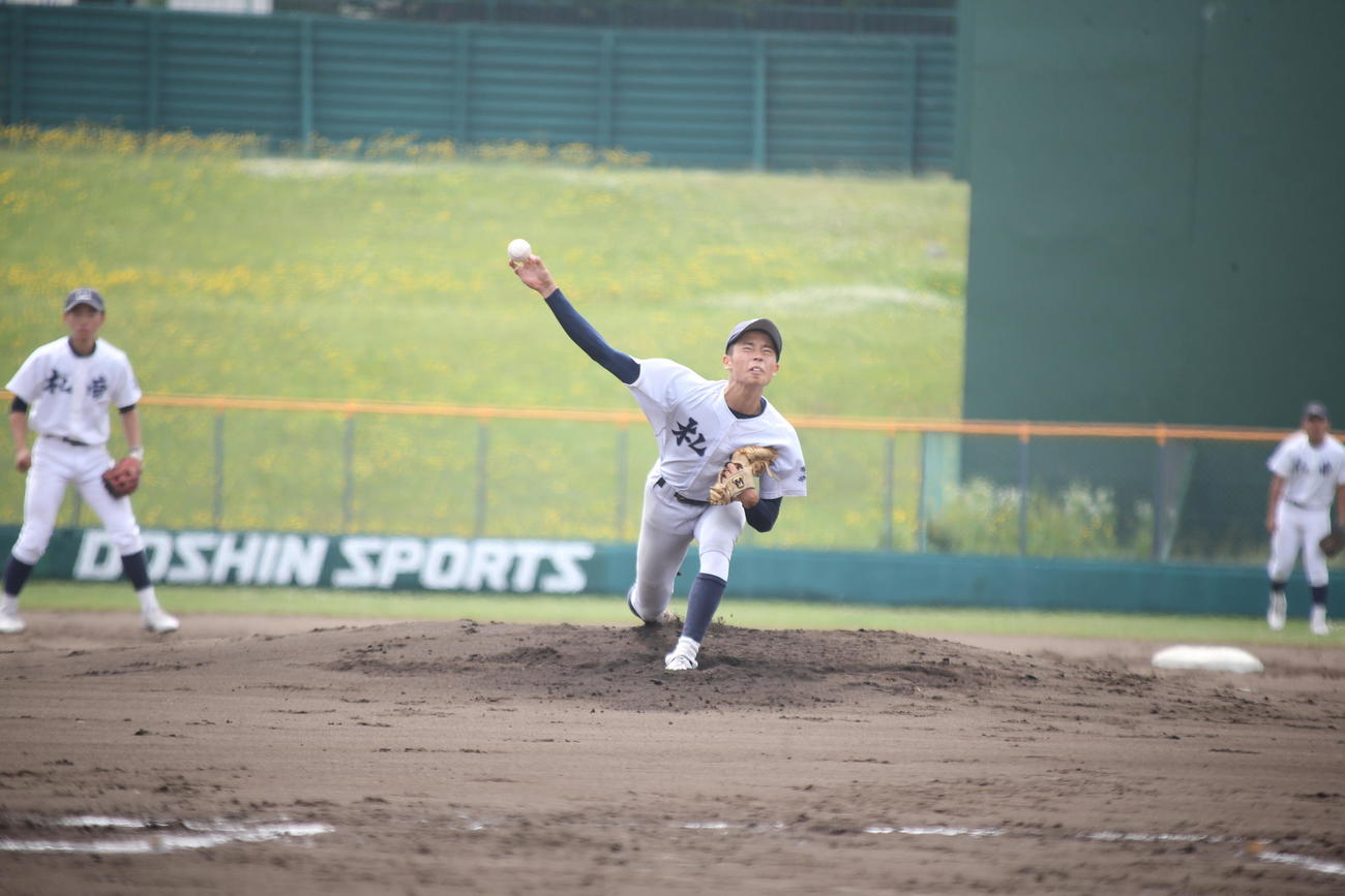 札幌南対恵庭南　札幌南の田沢叶羽投手は力投を見せる（撮影・中島洋尚）