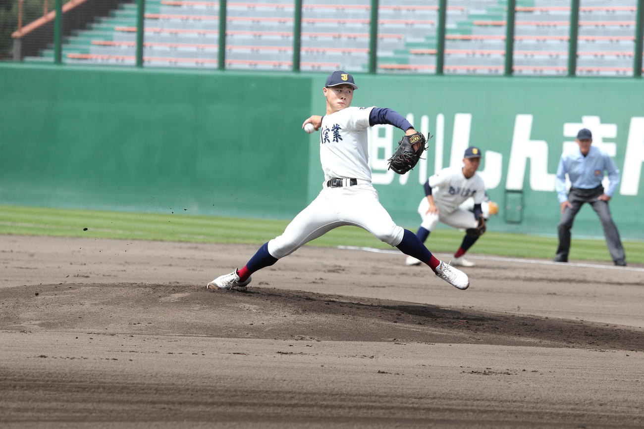 旭川実対旭川南　地区初戦から最速147キロの力投を見せる旭川実のエース田中（撮影・中島洋尚）