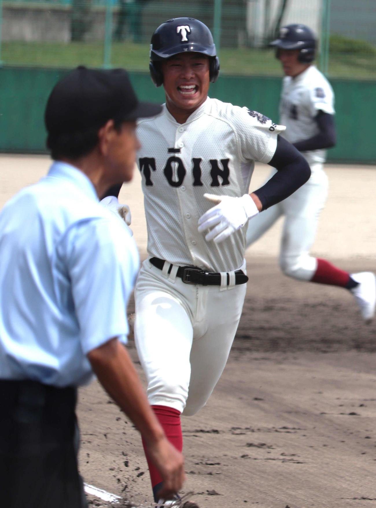 創志学園との練習試合で5回1死一、三塁にゴロの間でホームインした先発の大阪桐蔭・中野大虎投手（2年）
