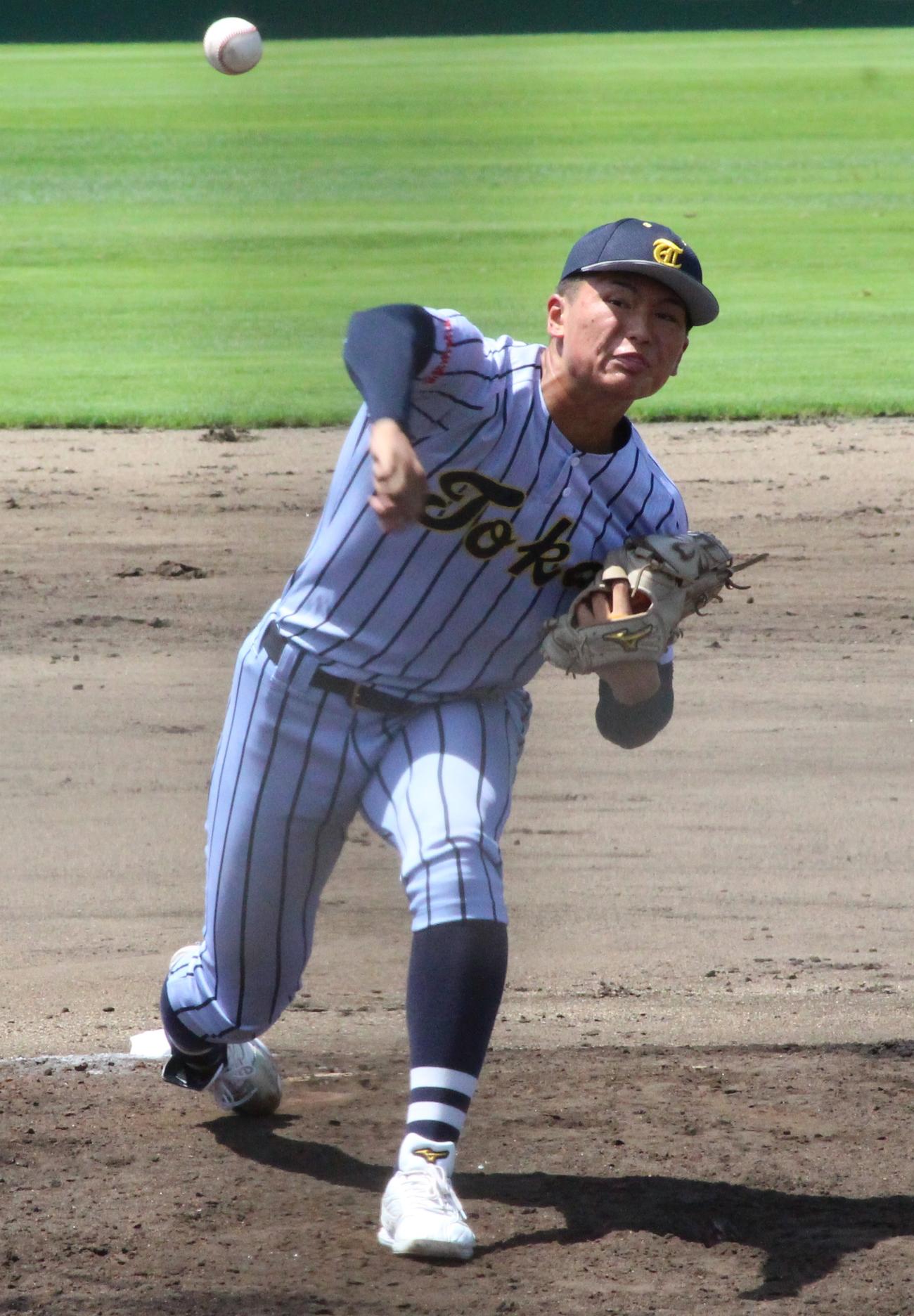 東海大福岡対小倉南　救援で4回無失点の東海大福岡・佐藤翔斗投手（撮影・菊川光一）