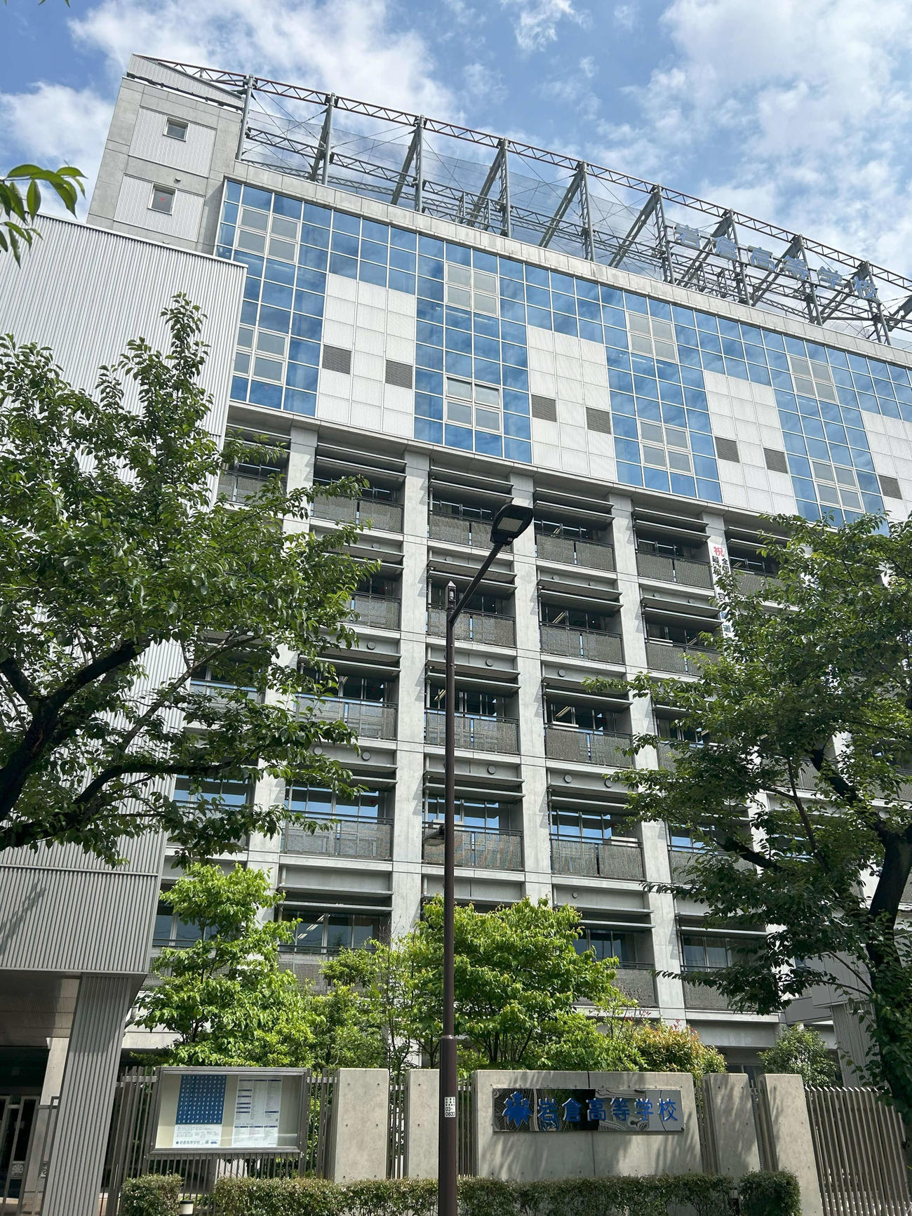 岩倉高校の校舎（撮影・水谷京裕）