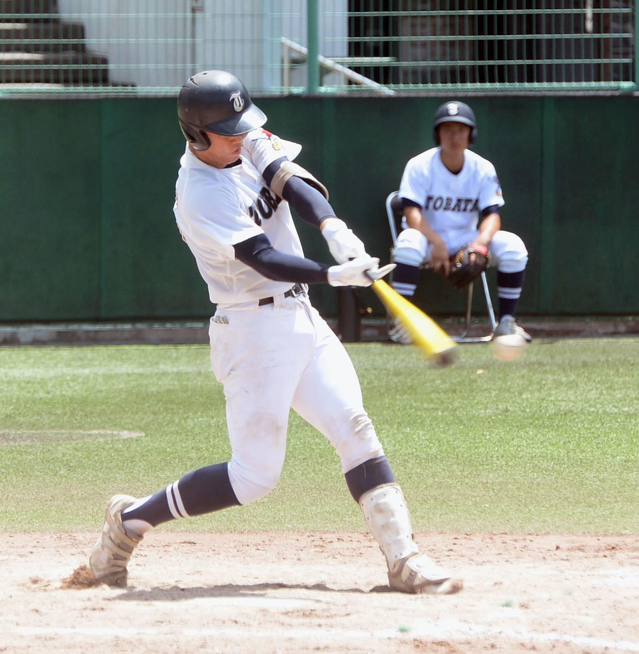 宗像戦の2回に左越え本塁打を放った戸畑・本田（撮影・佐藤究）