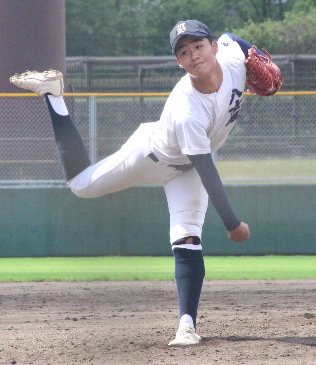 久留米学園対八女農　初戦敗退ながら14奪三振と力投した八女農・古賀朝喜投手（撮影・菊川光一）＝2024年7月4日、春日公園野球場