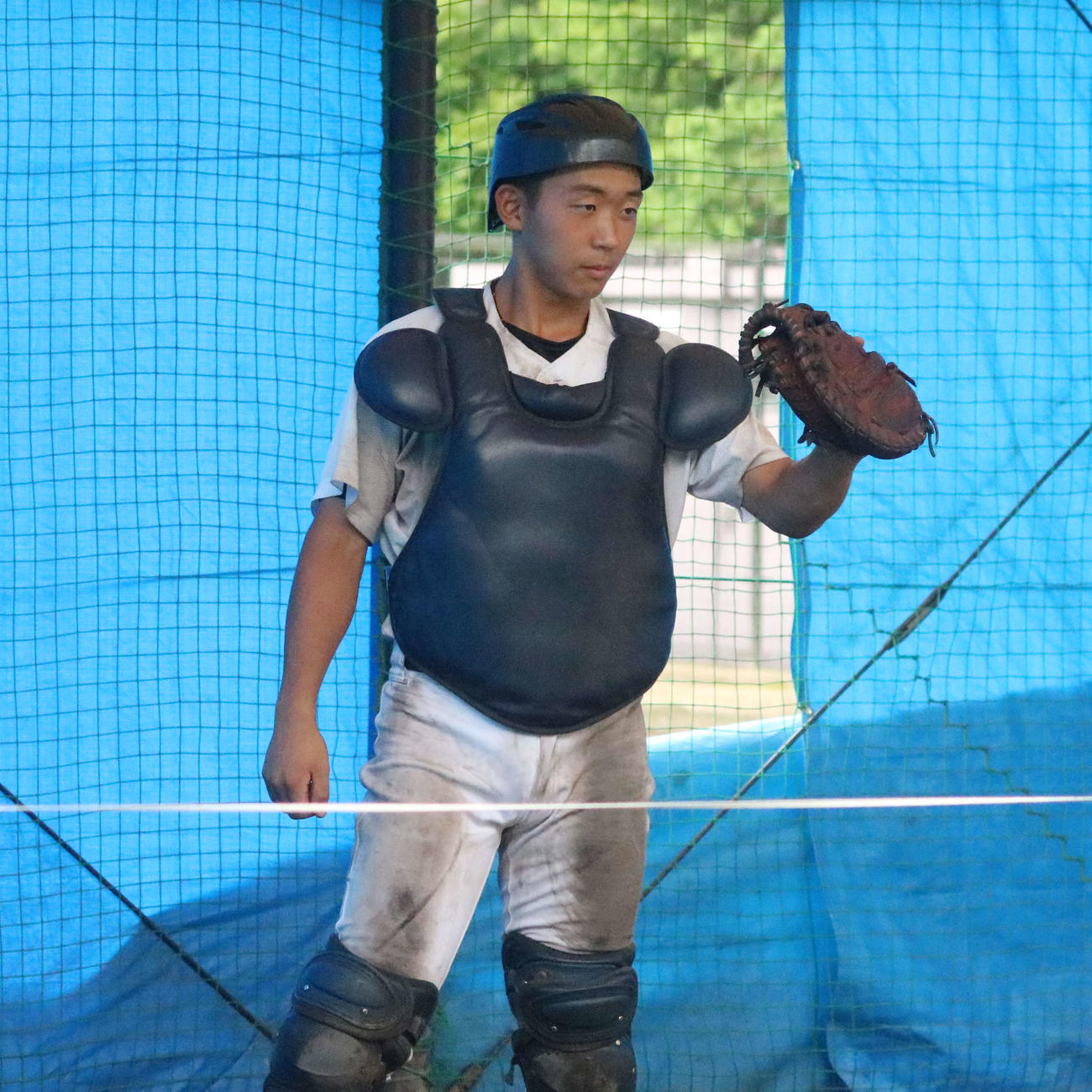 ブルペンで練習する龍谷大平安・藤原主将（撮影・塚本光）