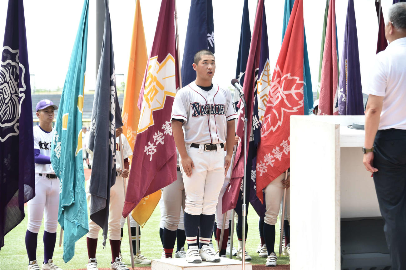 選手宣誓をする長岡工・竹部主将