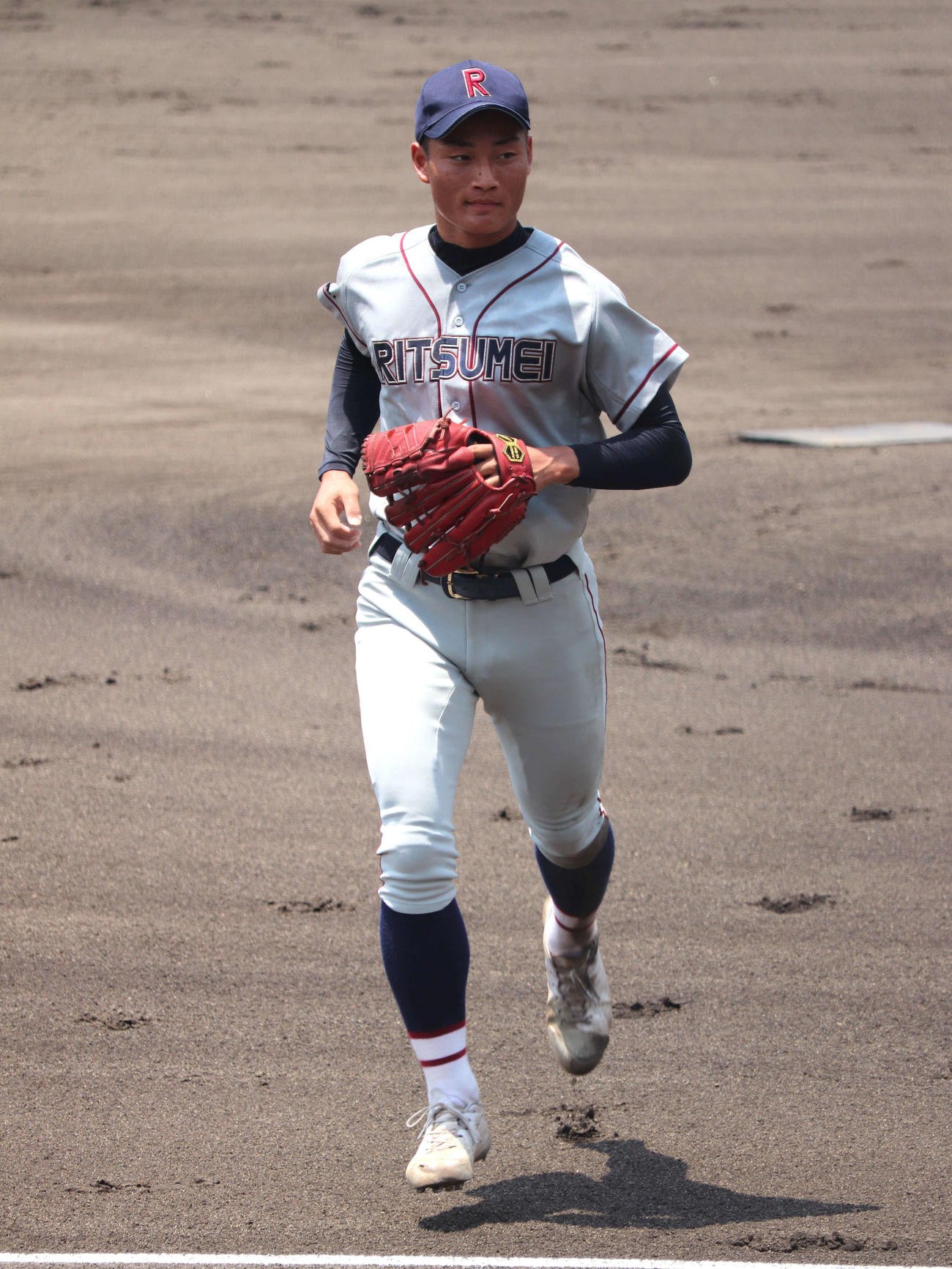 彦根工との滋賀大会開幕ゲームで先発した立命館守山・杉本倫太郎（撮影・中島麗）