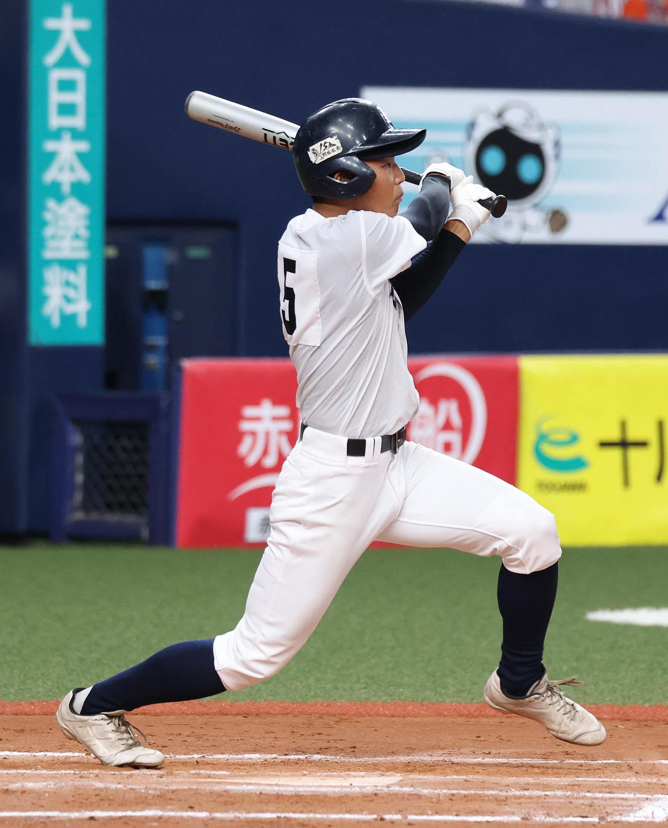 交野対枚方津田　8回裏枚方津田2死二塁、福山は中前適時打を放つ（撮影・白石智彦）