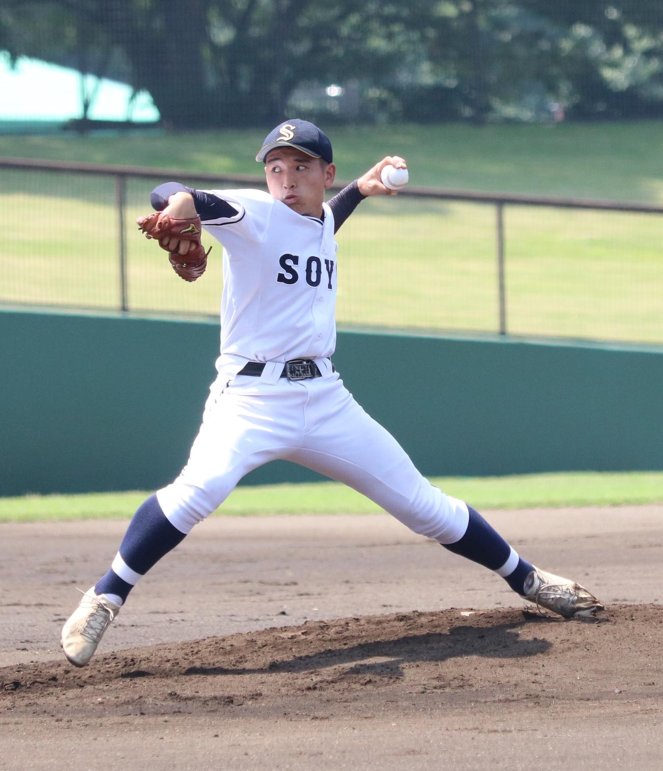 相洋対岸根　力投する相洋先発の中島拓（撮影・深田雄智）