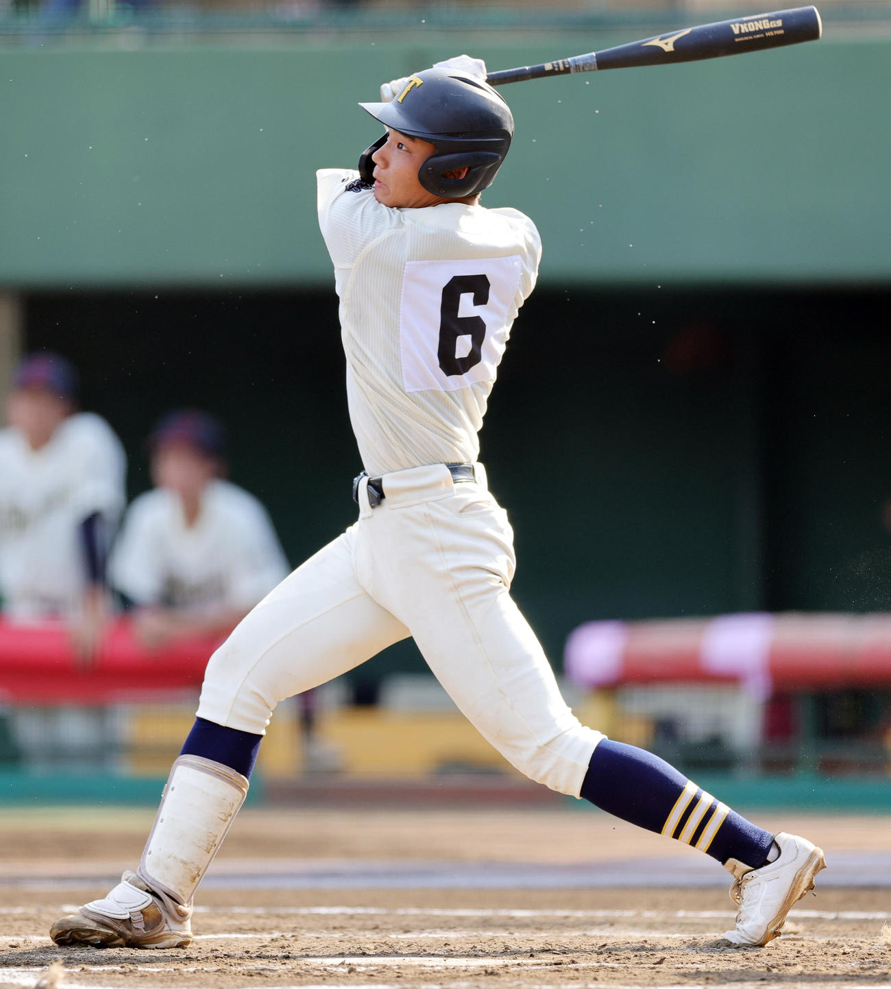 桐朋対富士森　1回表桐朋無死一、二塁、左飛に倒れる森井（撮影・野上伸悟）