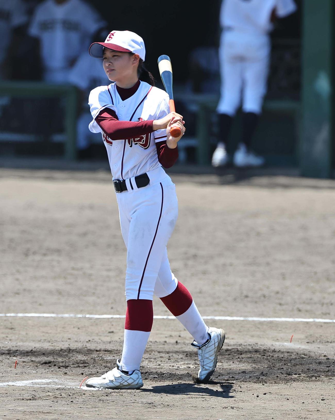 ノックをする淀商・主将の永宮来夢さん（撮影・上田博志）