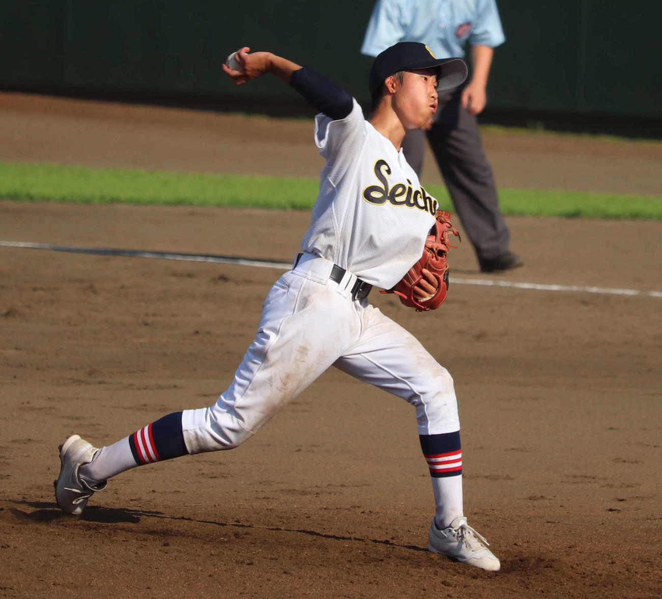 東村山西対青鳥特別支援　2番手で投げた青鳥特別支援・岩本（撮影・佐瀬百合子）