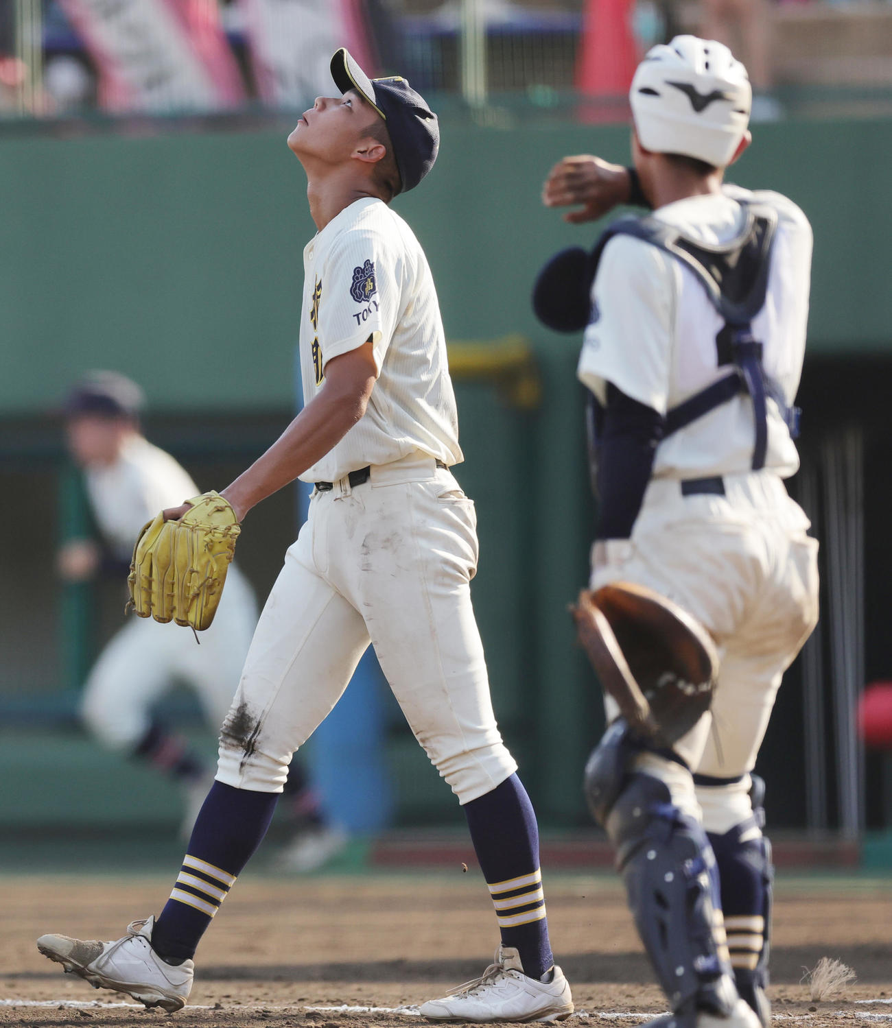 桐朋対富士森　1回裏に失点し空を見つめる桐朋・森井（撮影・野上伸悟）