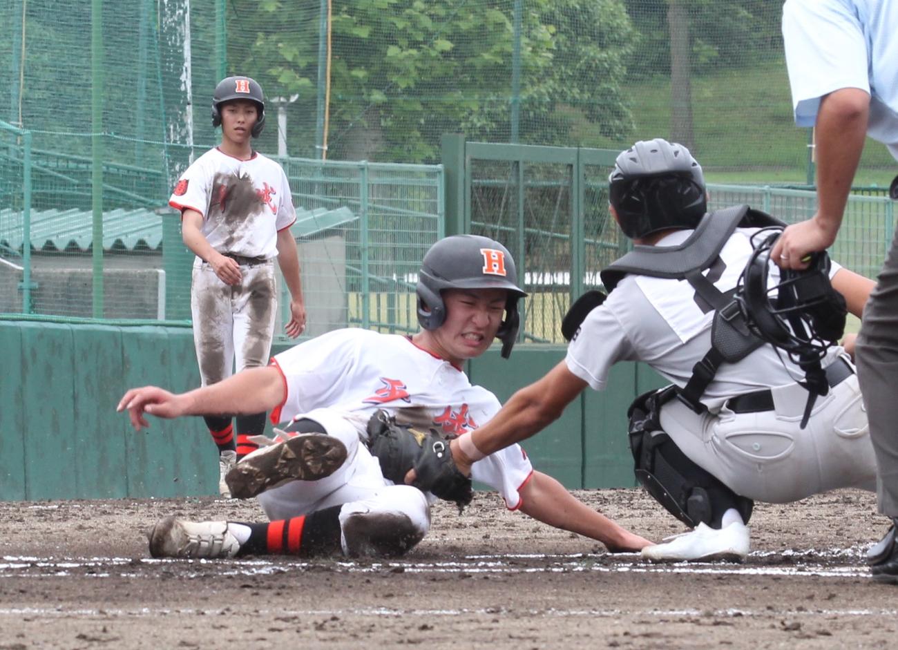 平成は6回1死二塁から中安打で飯野がホームを突くもアウトになる