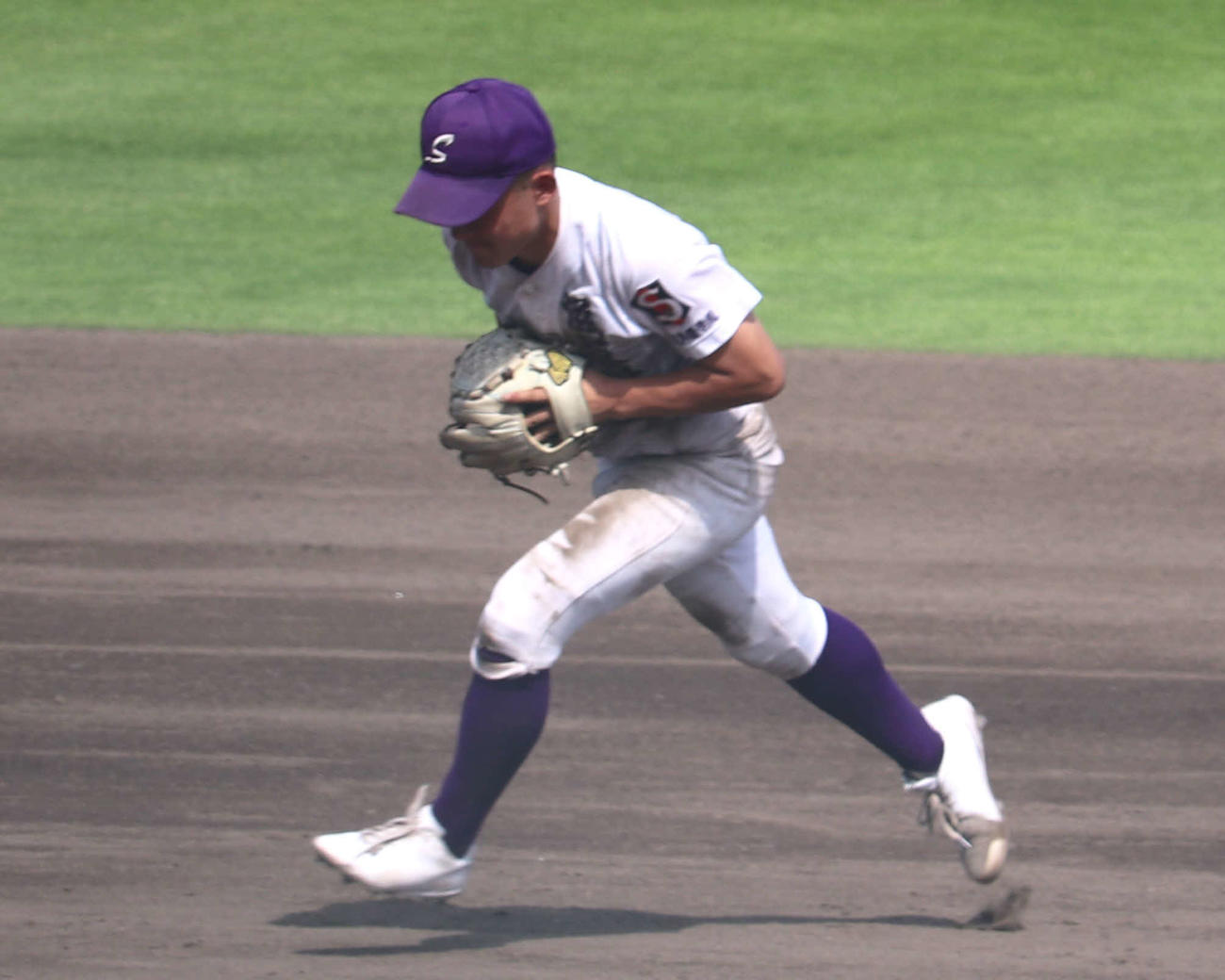 守山との1回戦に「4番遊撃」で出場した、滋賀短大付・小橋川内野手（撮影・中島麗）